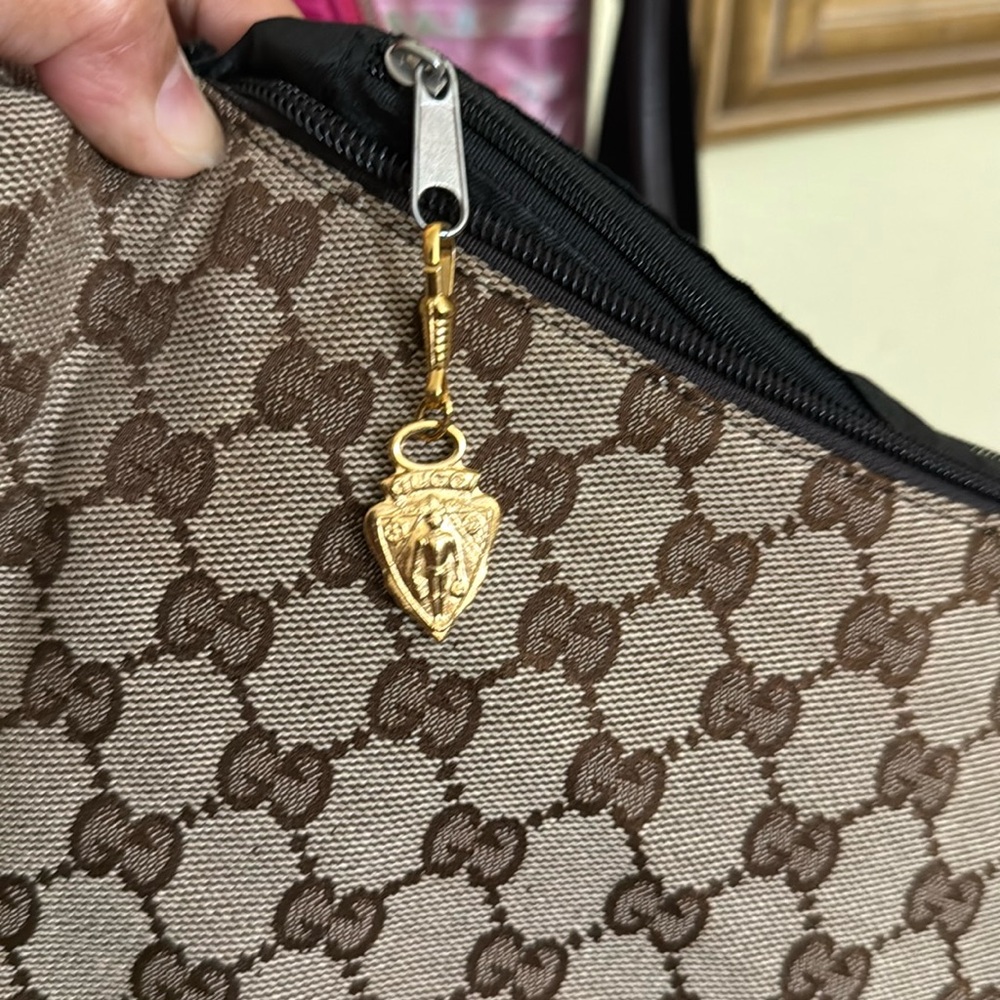 COPY - Authentic Gucci zipper pull vintage charm . Gold tone BEAUTIFUL! - Picture 3 of 9